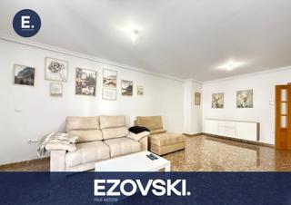 Appartement à Mercado. Oportunidad en zona mercado  obra del 2005