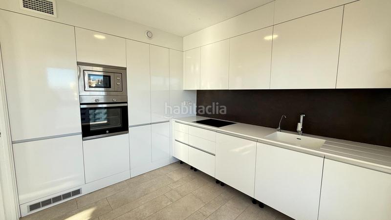 Foto b105fda2-1f9f-49a6-a6a7-32f6744ae829. Alquiler ático exclusivo ático en PAU 5 Alicante