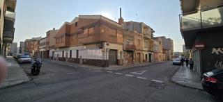 Terreny residencial a Doctor ferran 18. Cases per enderrocar i contruir edifici plurifamiliar o 5 cases