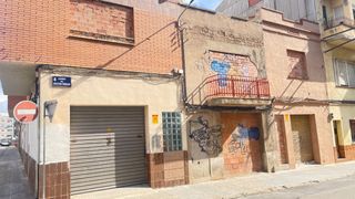 Terreno residenziale in Doctor ferran 18. Cases per enderrocar i contruir edifici plurifamiliar o 5 cases