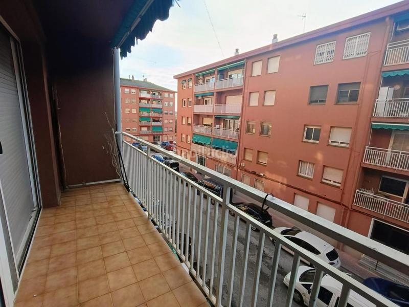 Foto b9974b6c-0dc3-4f29-a03c-6732f082b9f6. Piso pis 4 habitacions en Can Parellada Terrassa