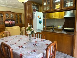 Casa  Angel guimera. Casa amb jardí i terrassa