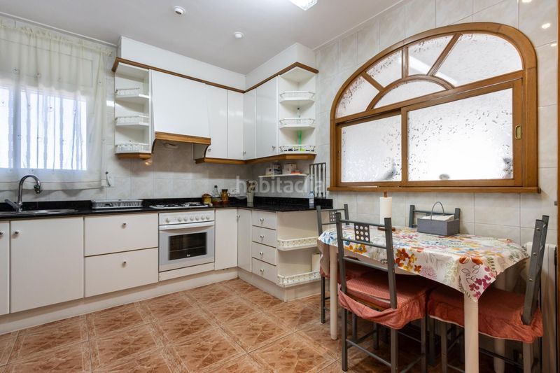 Foto 0058a24d-8083-4d4f-9352-0ebd37eb4be4. Casa amb calefacció piscina a Can Parellada Terrassa