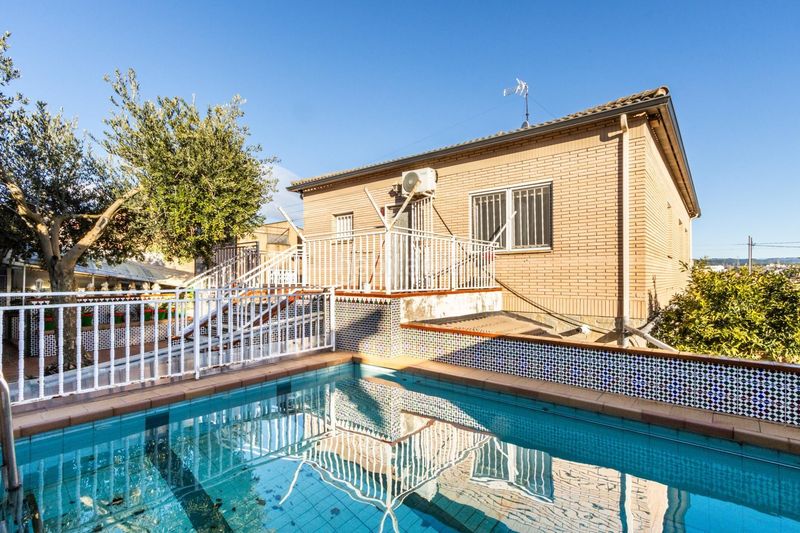 Foto 238fbf66-2533-4db4-a205-de477ba4d37d. Casa amb calefacció piscina a Can Parellada Terrassa