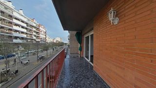 Flat  Girona. Llogat només per a inversor