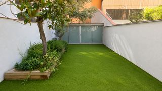 Rent House  Infant marti. Casa amb pati i plaça de pàrquing