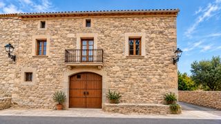 Masia a Forès. Casa per reformar en la seva totalitat