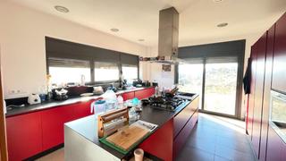 Country house  Camí eres (de les). Xalet aïllat situat en una parcella de 750 m2.