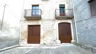 Masia a Carrer plaça (de la) 5. Casa per a reformar