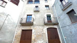 Masia a Carrer plaça (de la) 8. Casa per a reformar