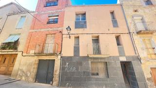 Masia a Carrer sant magi 1. Casa per a reformar