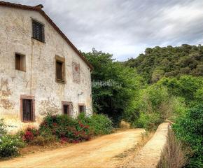 Masia a Pinemar. Masia  situada en una finca de superficie 25 hectàries