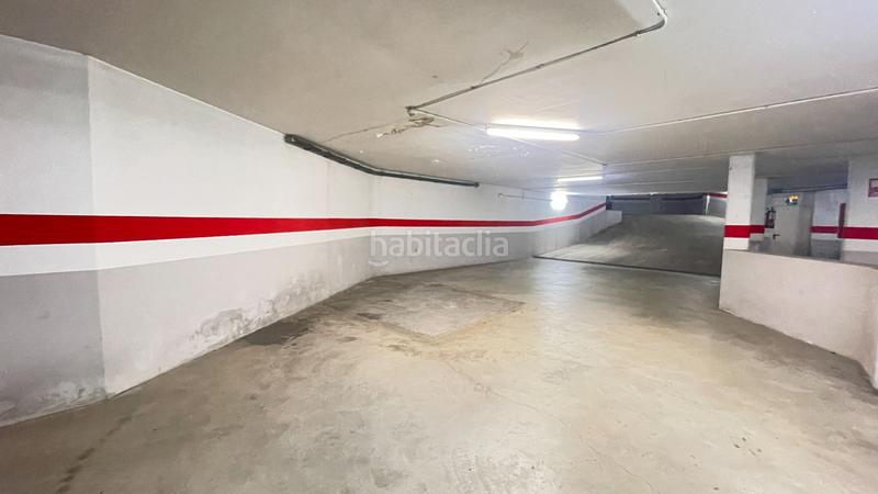 Foto 171b7afc-de03-424c-abf4-8e72b42e8556. Alquiler parking coche plaça daparcament per a vehicle gran en Terrassa