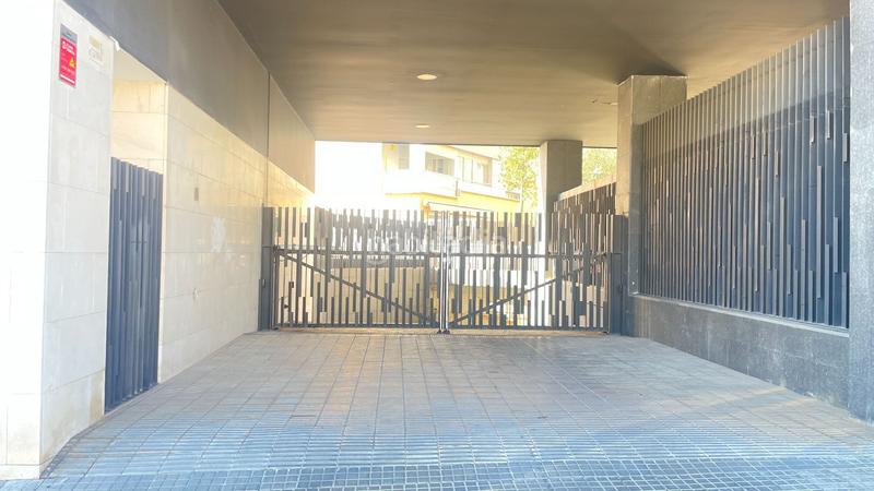 Foto 63c6a0b5-fac5-4e25-96d3-feaac379a318. Alquiler parking coche plaça daparcament per a vehicle gran en Terrassa