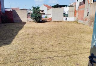 Residential Plot in Zona Esportiva. Solar per a edifica edifici plurifamiliar