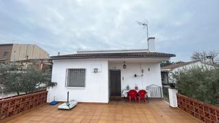 Maison à Del pino 4. Casa amb garatge i piscina