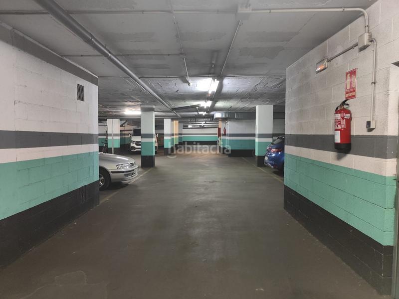 Foto 4cf838e1-709f-4211-beb3-a8b89e475a81. Alquiler parking coche plaça daparcament en Can Roca Terrassa