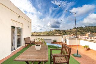 Zweistöckige Wohnung in Poble Nou. Dúplex en segona planta sense ascensor i terrassa.