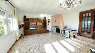 Lloguer Casa a Can Parellada. Torre amb garatge, piscina i jardí. superfície de solar de 448 m