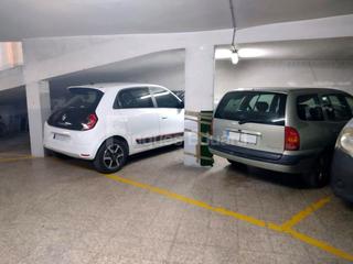 Aparcament cotxe a Nucli Urbà. Se vende plaza de parking doble en el centro del pueblo