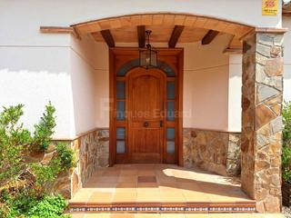 Haus in Nucli Urbà. Casa independiente con jardín y piscina en argentona