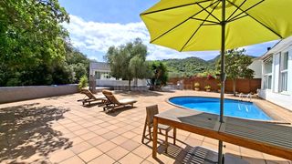 Haus in Nucli Urbà. Chalet espectacular en una sola planta con piscina y apartamento