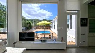 Casa en Nucli Urbà. Chalet espectacular en una sola planta con piscina y apartamento