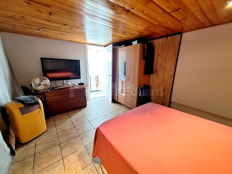 Foto 7e86fc87-52c6-4b11-921a-9c0348634574. Dúplex piso dúplex con terraza en el barrio de cerdanyola en Mataró