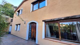 Maison à Urbanitzacions. Gran casa reformada con apartamento independiente en les gineste