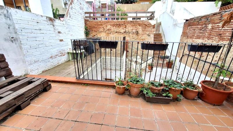 Foto 319d55fd-bdff-4418-a156-f0242b2aef2a. Casa  de pueblo con gran potencial en el centro en Argentona