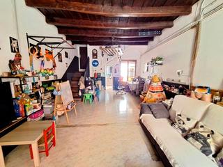 Haus in Nucli Urbà. Casa de pueblo con gran potencial en el centro de argentona