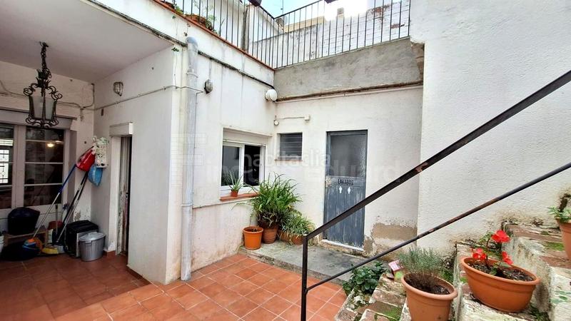 Foto c40bc6ee-82bd-4008-b5ff-a2ed8df21212. Casa  de pueblo con gran potencial en el centro en Argentona