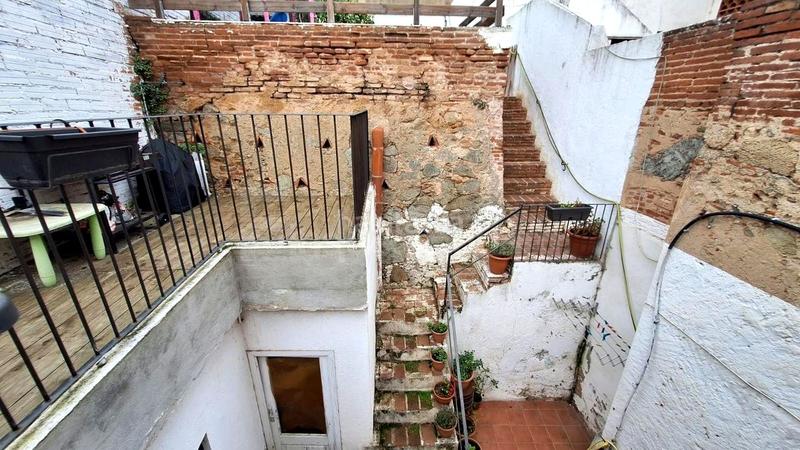 Foto df27f5a6-2b76-4ced-afb4-7ea1b535baa0. Casa  de pueblo con gran potencial en el centro en Argentona