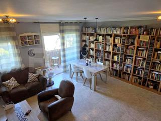 Zweistöckige Wohnung in Nucli Urbà. Dúplex luminoso con vistas a la montaña en argentona