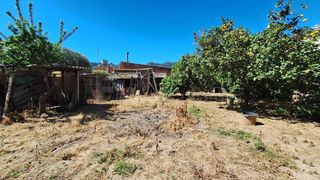 Casa adossada a Nucli Urb�. Casa de pueblo en el centro de argentona con jard�n de 300 m y g