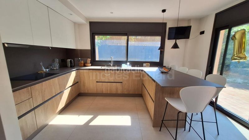 Foto 6e2f1cd8-f7a3-43e4-98d5-bf0ab5db4096. Casa amb aparcament a Nucli Urbà Argentona
