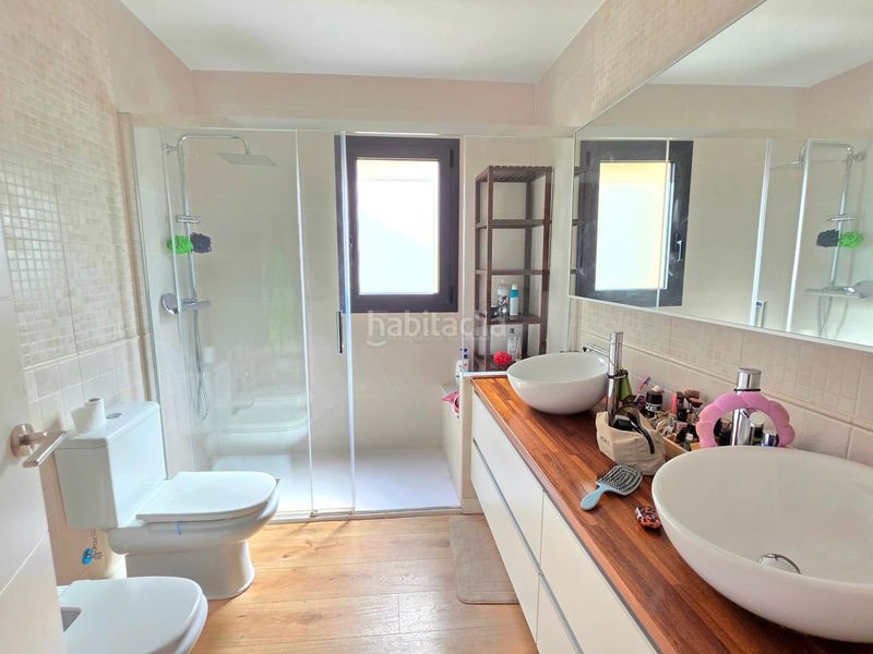 Foto be4a8337-777e-41fc-a02b-bd845908183f. Casa amb aparcament a Nucli Urbà Argentona
