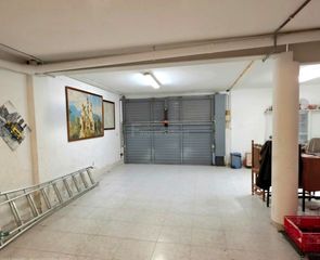 Casa adosada en Sant Vicen� Platja. Vivienda unifamiliar con jard�n, terraza y vistas al mar