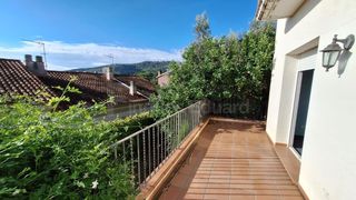 Casa adossada a Nucli Urbà. Casa con jardín, vistas y amplitud en can barrau, argentona