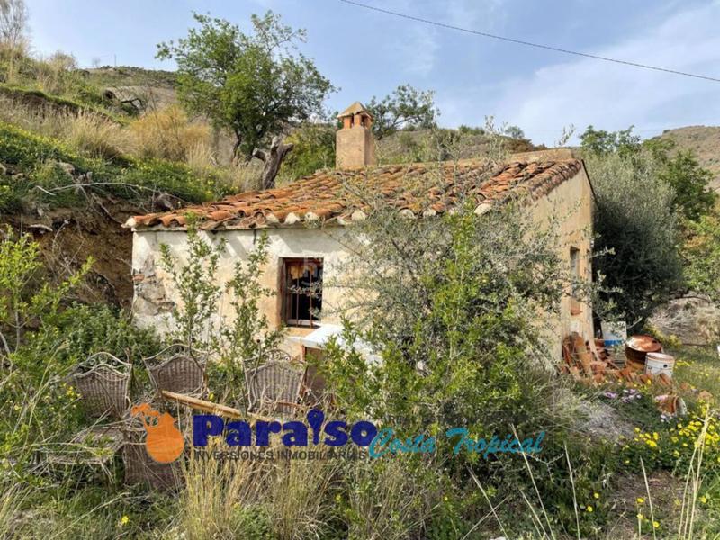 Foto d5b67274-71f1-46e5-9828-d60216aface0. Edificio finca con apero en barranco de itrabo en Almuñécar