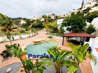 Chalet  Monte almendros. Villa mediterránea con 3 viviendas independientes, piscina y vis