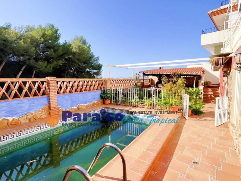 Foto 80ce0eed-b702-40bf-b8d2-a2c60d8f7cd7. Casa aparellada amb calefacció aparcament piscina a Almuñécar