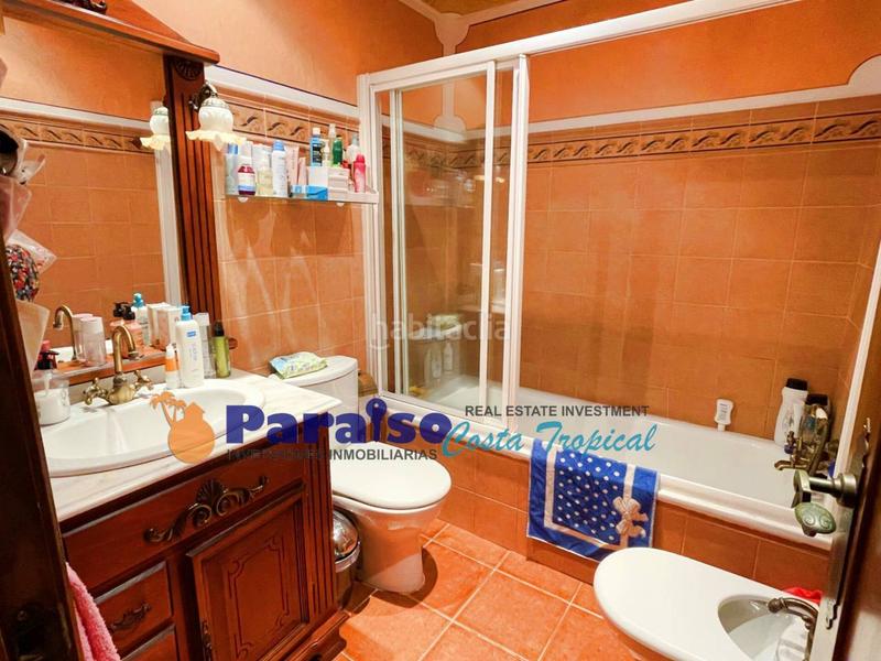 Foto f535a7cd-20b9-4939-9198-c4f0455623c3. Casa aparellada amb calefacció aparcament piscina a Almuñécar