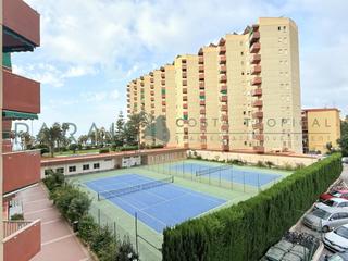 Appartement à Reina sofía 1. Apartamento renovado en primera línea de playa en las góndolas,