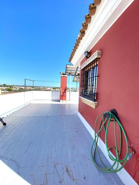 Foto 2c626cac-2043-4a15-b235-6f82d1820237. Xalet amb aparcament a Avenida de Rota Chipiona