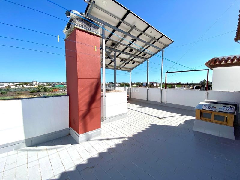 Foto be83652c-cf46-466b-b80a-7798a94c8d4f. Xalet amb aparcament a Avenida de Rota Chipiona