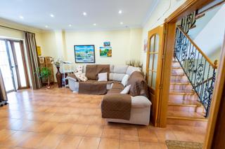 Xalet a La Laguna. Chalet con piscina climatizada y sótano en la laguna