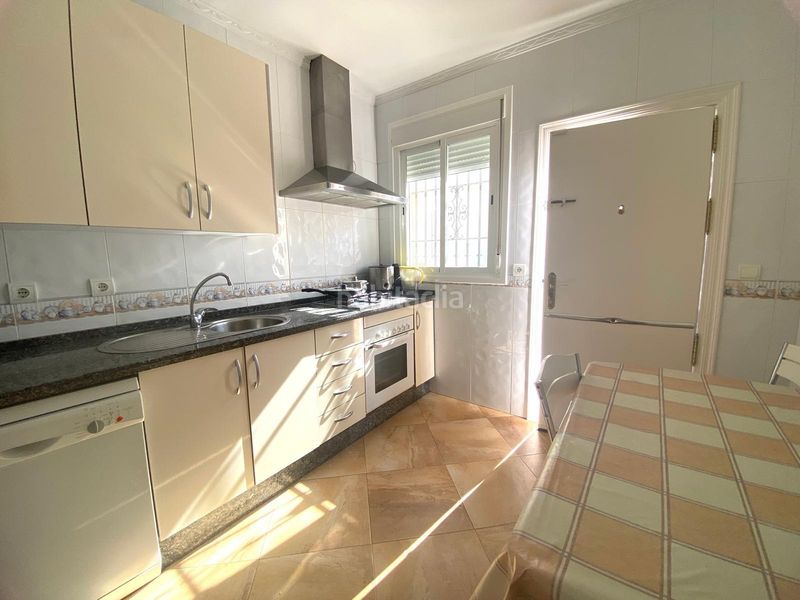 Foto a0c19e57-87d3-45c5-8883-82102ca52b15. Casa adossada amb aparcament piscina a La Laguna Chipiona