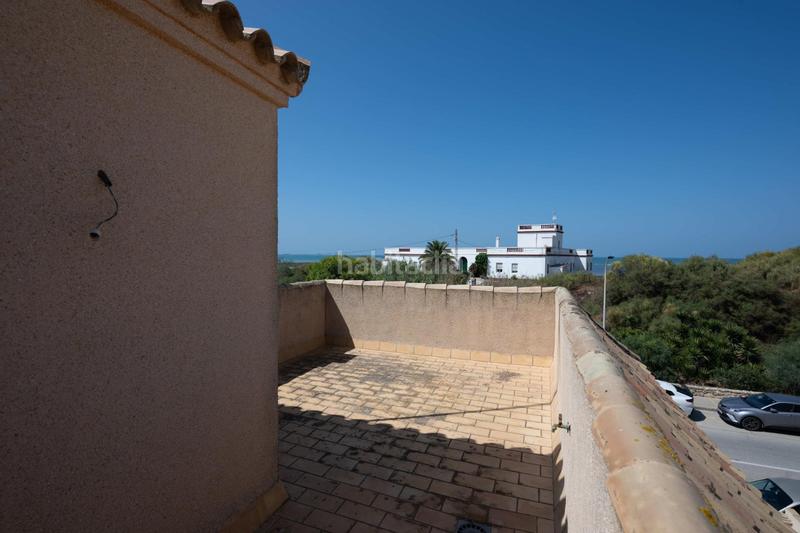 Foto 565f0169-fd5d-43ff-a507-88bb6b52cf7e. Chalet  independiente en primera línea de playa en Chipiona