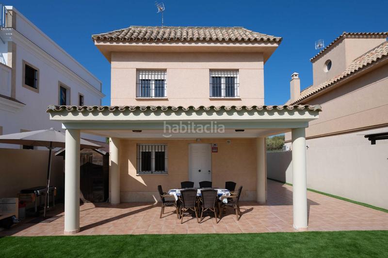 Foto f53351b2-b4e6-4d91-bd6f-47ee1cd6d4a5. Chalet  independiente en primera línea de playa en Chipiona